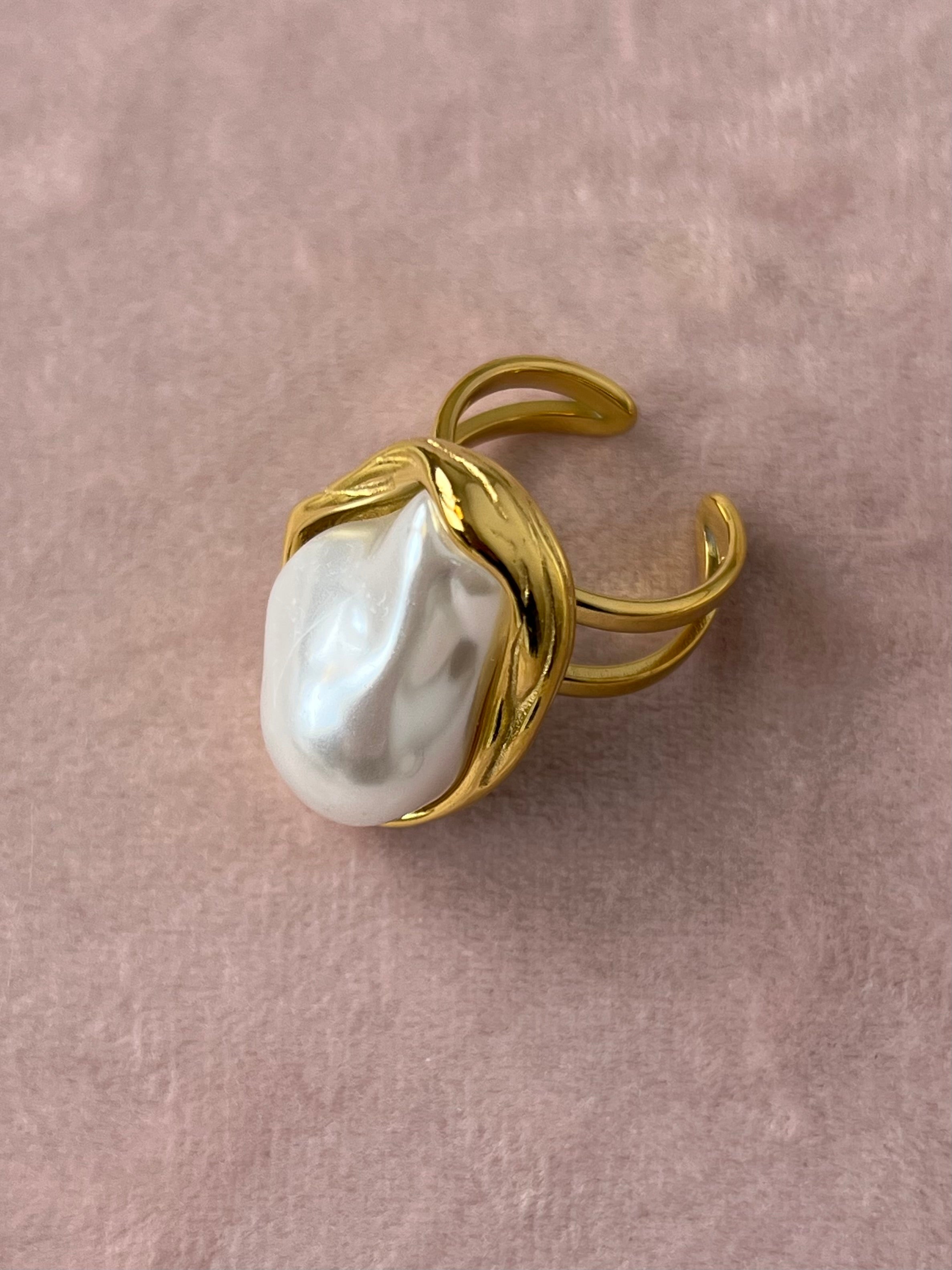 Isla Statement Ring
