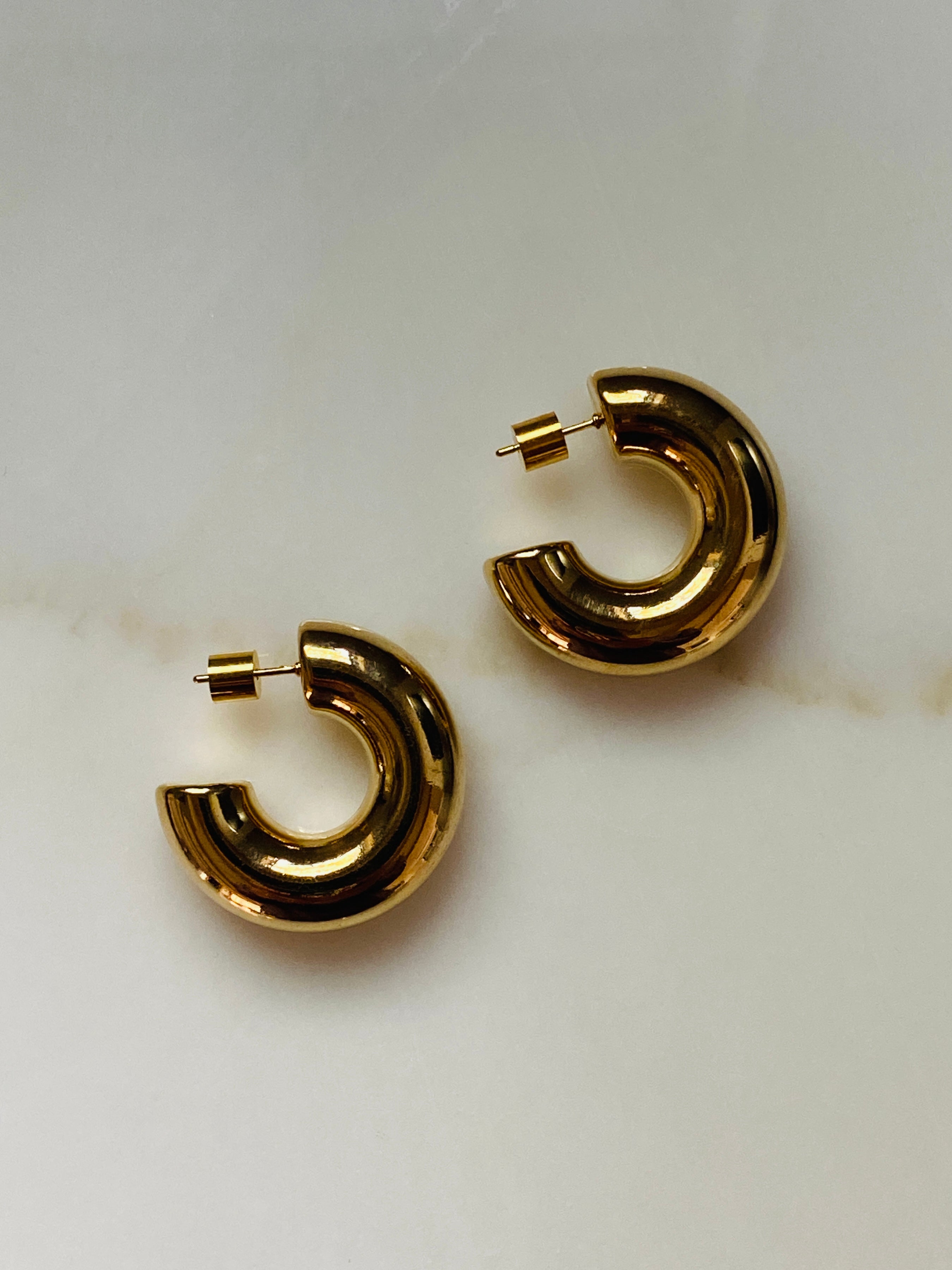 Tazza Stainless Steel Puffy Hoop Earrings – 1 Inch Lightweight Everyday Hoops