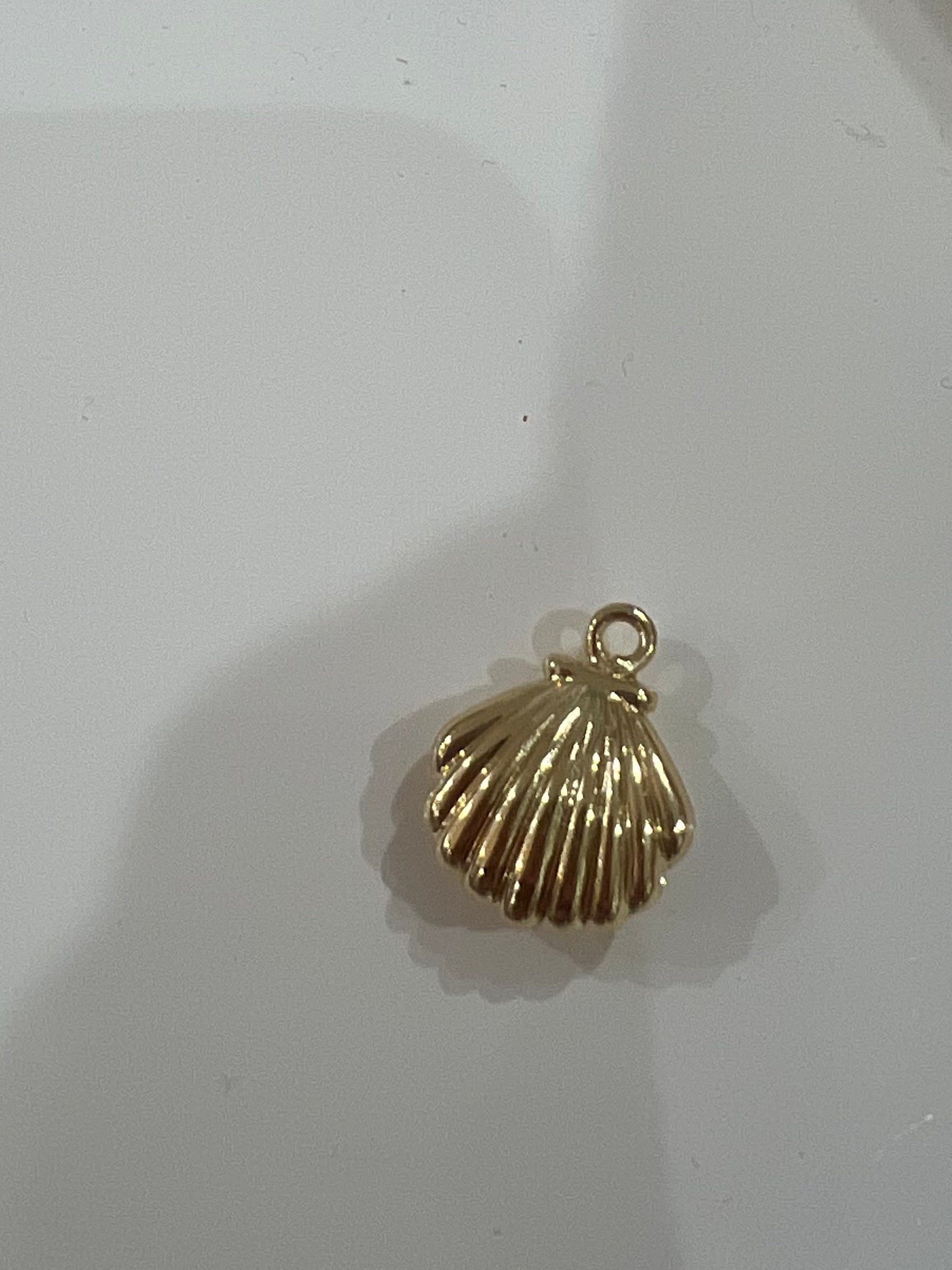 Gold Medium Shell Charm