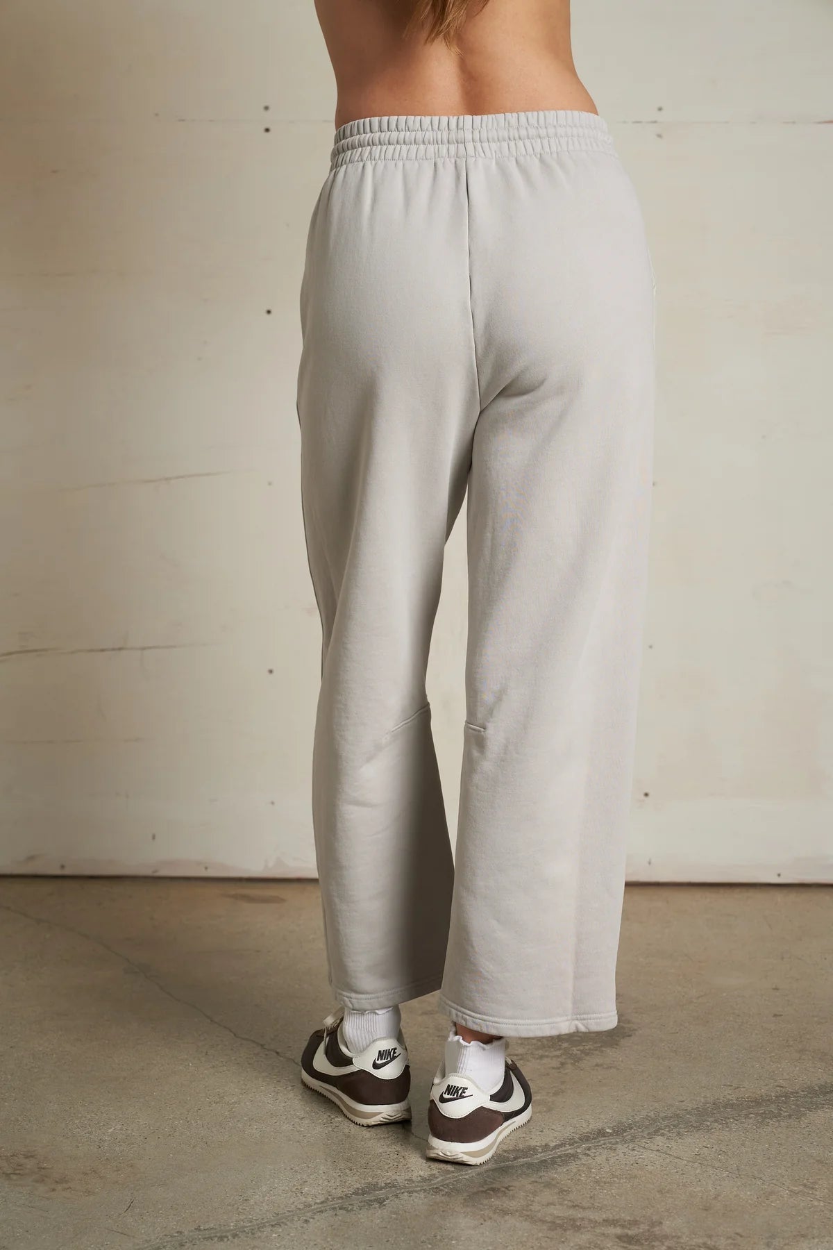 Perfect White Tee Fallon Fleece Barrel Pant